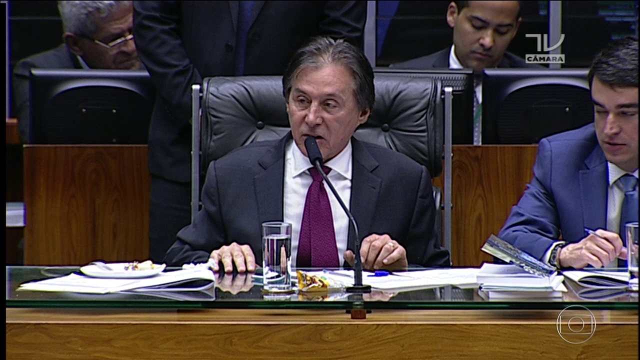 Derrotado, governo terá que enviar ao Congresso orçamento com meta antiga