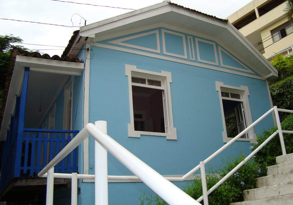 Novo horário de funcionamento leva mais visitantes à casa de Roberto Carlos em Cachoeiro