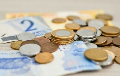 dinheiro5 400x255 - Saques na poupança superam depósitos em R$ 11,23 bilhões em janeiro