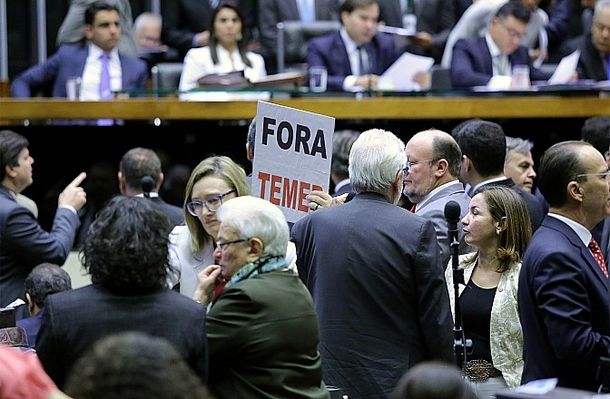 Câmara rejeita mais um requerimento da oposição e atinge quórum para votação