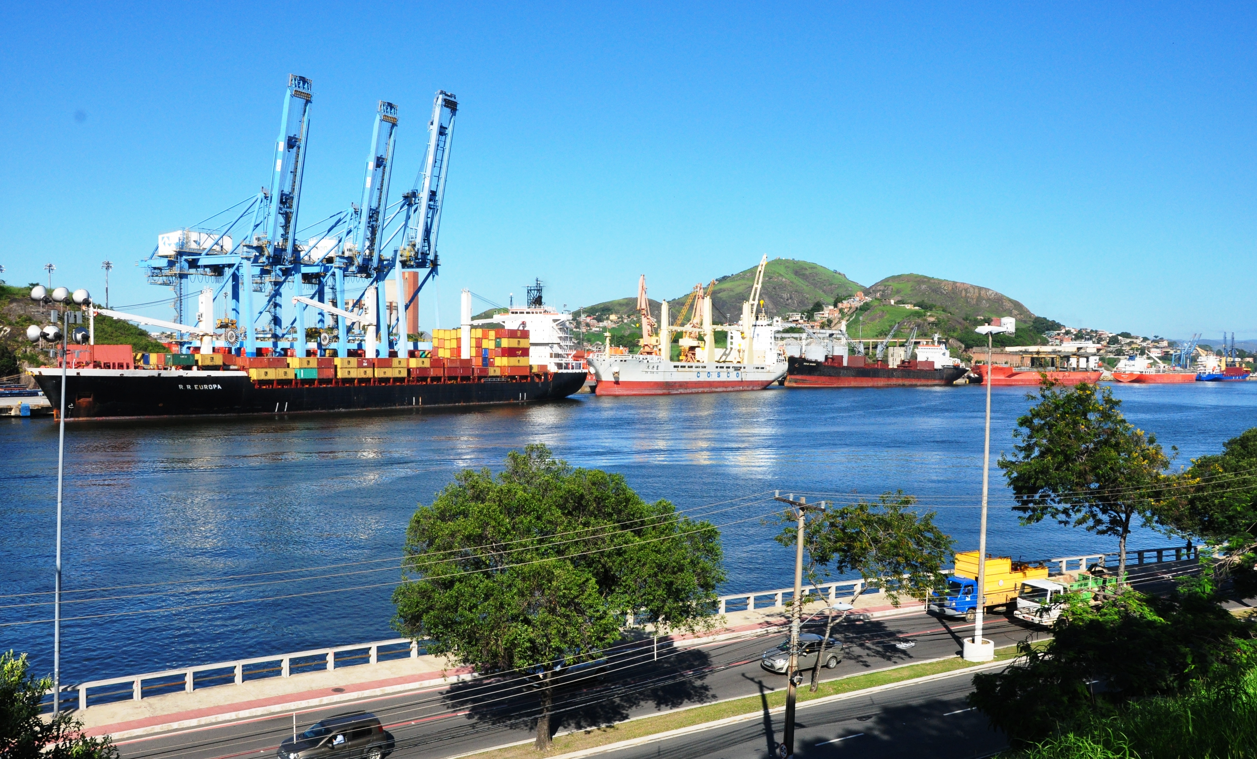 Cresce a movimentação de cargas no Porto de Vitória em 2017