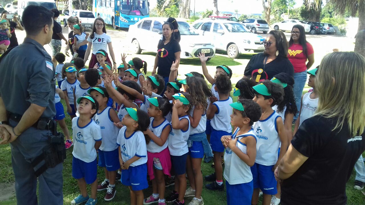 Unidade da PM recebe crianças em comemoração ao dia 07 de setembro