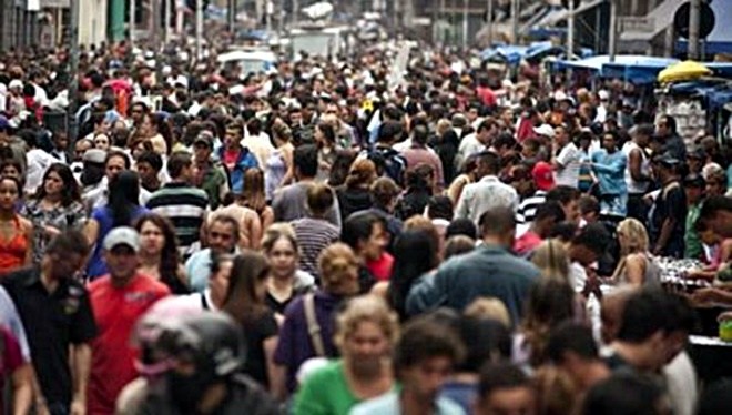 População brasileira passa de 207,7 milhões em 2017