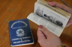 desemprego - Setores de comércio e serviços lideram contratações em outubro no ES