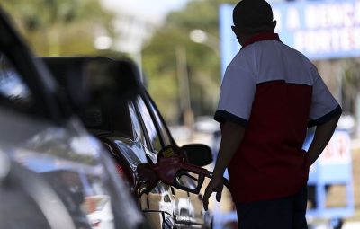 gasolina 400x255 - Gasolina no Estado chega a R$ 4,45 e faz consumo cair