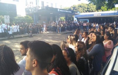 protesto 400x255 - Sindicato e CRM do ES questionam o poder público pela falta de segurança de médicos
