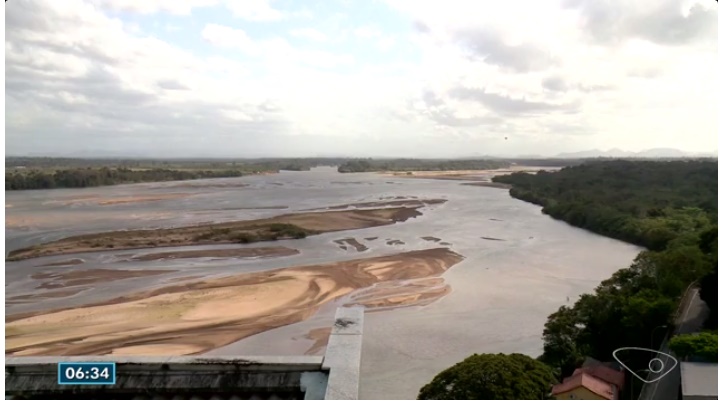 Rio Doce registra 30 centímetros de profundidade e chega a nível crítico de água em Linhares, ES