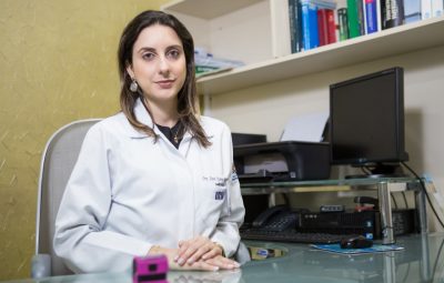 thumbnail Anne Karina Kiister Leon rádio oncologista Crédito Fotográfico Julia Terayama horizontal 400x255 - Setembro Dourado: Câncer infantojuvenil tem até 70% de chances de cura