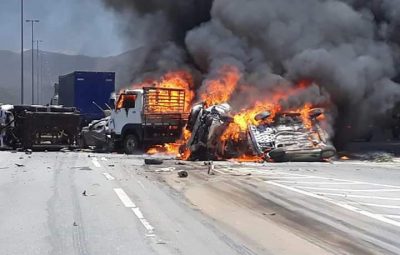 acidentes 400x255 - Feriadão tem cinco mortos e quase 40 feridos nas estradas federais do Espírito Santo