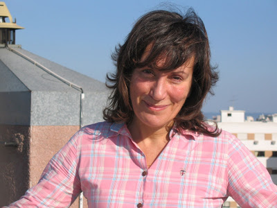 Adelina Velho apresenta sete contos, sete relatos, sete epílogos, um livro D