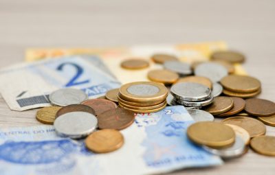 Money Pixabay 400x255 - Dinheiro falso e cheques sem fundos são alguns dos principais golpes no comércio, aponta especialista