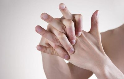 estalar os dedos não é perigoso à saúde 400x255 - Nada de preocupação: estalar os dedos não é perigoso à saúde