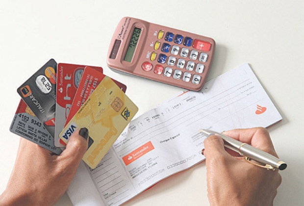 Cartões e cheque especial: alerta na hora das compras