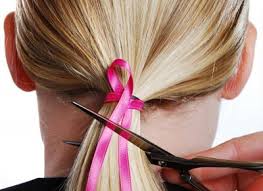 Campanhas do Outubro Rosa continuam incentivando doação de cabelo