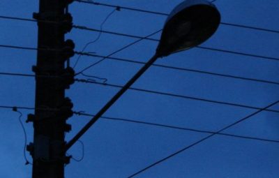 postes sem luz 660x330 400x255 - Apagão atinge mais de dez municípios do Sul do Espírito Santo