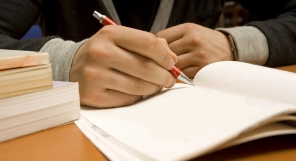 Espírito Santo vai oferecer mais de 500 vagas em concursos. Remuneração chega a R$ 10 mil