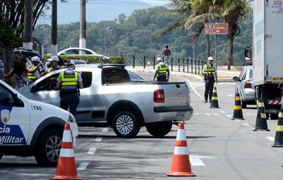 Caminhão tem R 365 mil em multas de trânsito no ES 400x255 - Caminhão tem R$ 365 mil em multas de trânsito no ES