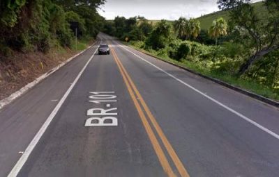 acidente 400x255 - Mulher morre após motorista invadir contramão e bater de frente com caminhão em Guarapari