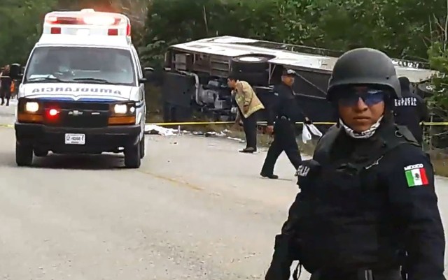 Acidente com ônibus de turismo que levava brasileiros deixa 12 mortos no México