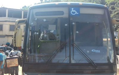 assalto em onibus 400x255 - Assalto a ônibus em Cachoeiro, ES, termina com mulher grávida morta e policial ferido