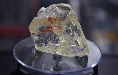 diamante 400x255 - Diamante de mais de 700 quilates de Serra Leoa é leiloado por US$ 6,5 milhões