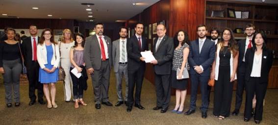 Movimentos entregam petição da transparência para Gilmar Mendes