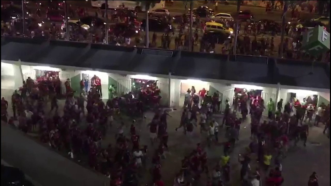 Torcedores do Flamengo invadem Maracanã e provocam tumulto no entorno do estádio