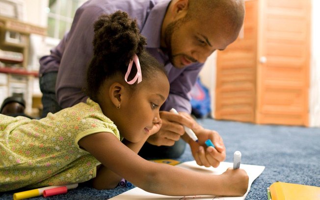 5 motivos para brincar com as crianças em inglês nessas férias