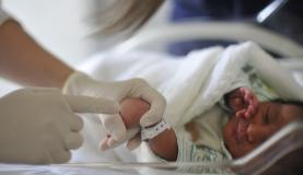 recem nascido - CCJ aprova acesso policial a digitais de recém-nascidos sem autorização judicial