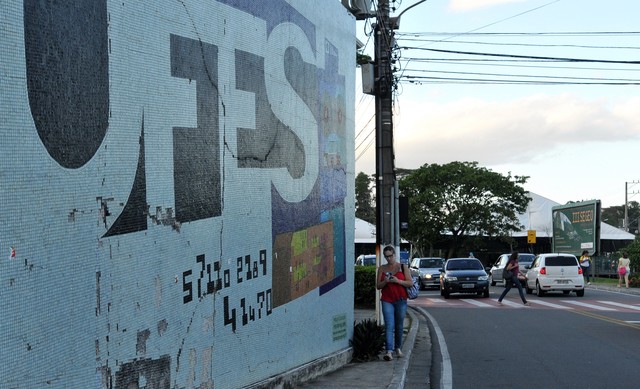 Ufes abre vagas para professores efetivos com salários de até R$ 9,5 mil