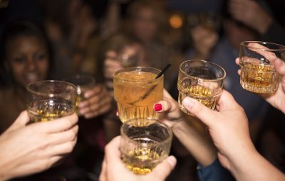 alcooleamigos 400x255 - Uso abusivo de bebida alcoólica cresce 14,7% no país