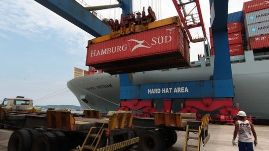 Balança comercial em 2017 tem superávit de US$ 67 bilhões, o maior em 29 anos