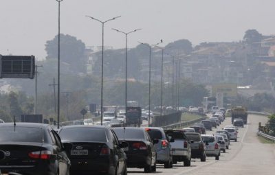 transito 400x255 - Acidentes no feriado de fim de ano deixam 12 mortos nas rodovias federais do Rio