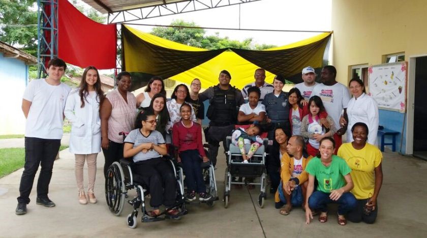 Policiais de Jaguaré visitam Associação Pestalozzi