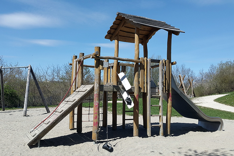 MUNICÍPIO É CONDENADO A INDENIZAR CRIANÇA FERIDA POR PREGOS SOLTOS EM ESCORREGADOR DE PARQUE MUNICIPAL