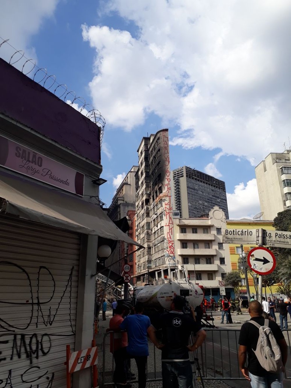 Defesa Civil condena prédio vizinho a edifício que desmoronou no Centro de SP