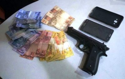 PM apreende simulacro e tabletes de maconha em Vitória PM apreende simulacro e tabletes de maconha em Vitória 400x255 - PM apreende simulacro e tabletes de maconha em Vitória