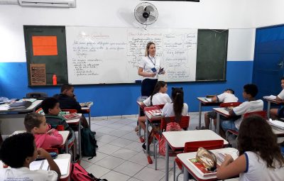 Palestra da BRK na Escola Prof. Elisio Cortes Imperial 400x255 - Por meio do Programa Cuidar Mais, BRK leva   debate sobre saneamento a escolas de Cachoeiro