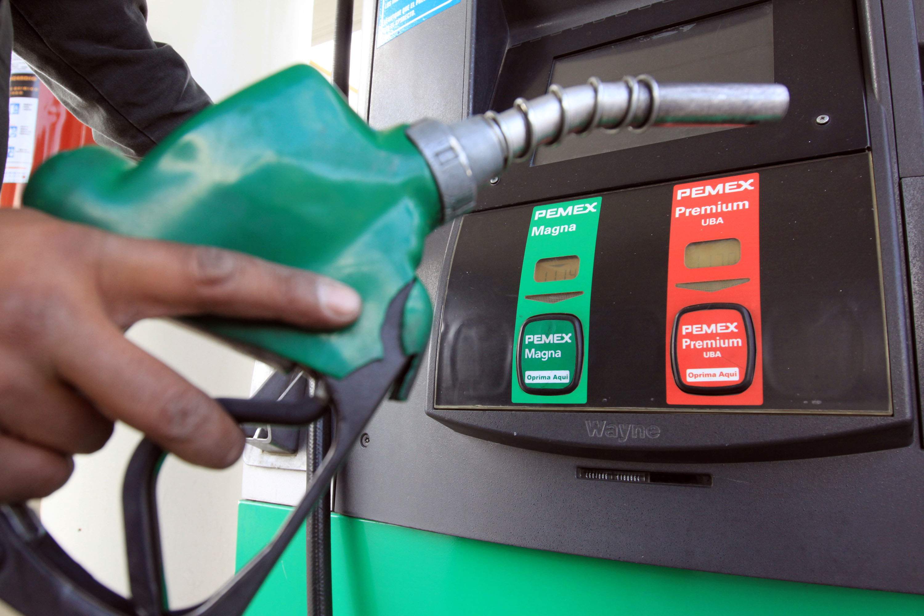 Posto do ES eleva preço da gasolina em R$ 4,99 enquanto motoristas abasteciam e polícia é acionada