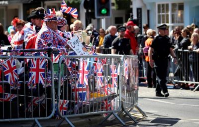 casamento de harry e meghan 400x255 - Casamento real atrai milhares de turistas e aquece economia britânica