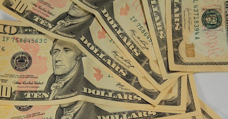 Dólar continua a subir e vai a R$ 3,90