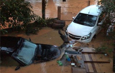 inundações e famílias desalojadas em Alfredo Chaves 400x255 - Tristeza: inundações e famílias desalojadas em Alfredo Chaves