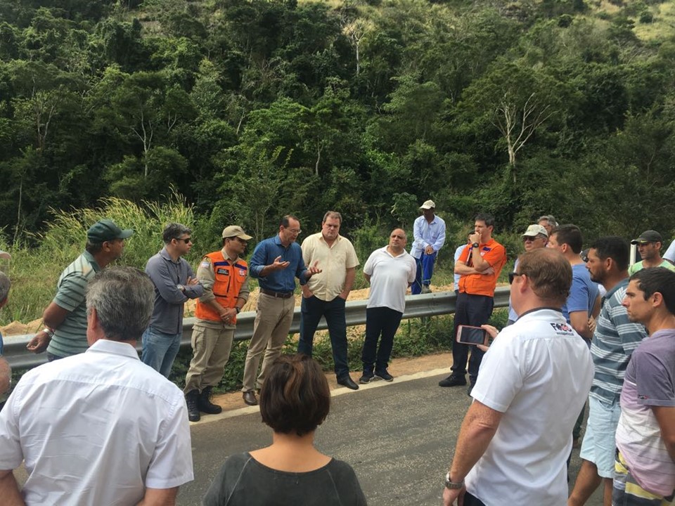 DER e Defesa Civil visitam rodovia interditada em Muqui