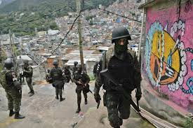 Forças Armadas e policiais - Forças de segurança fazem operações em Jacarepaguá, no Rio