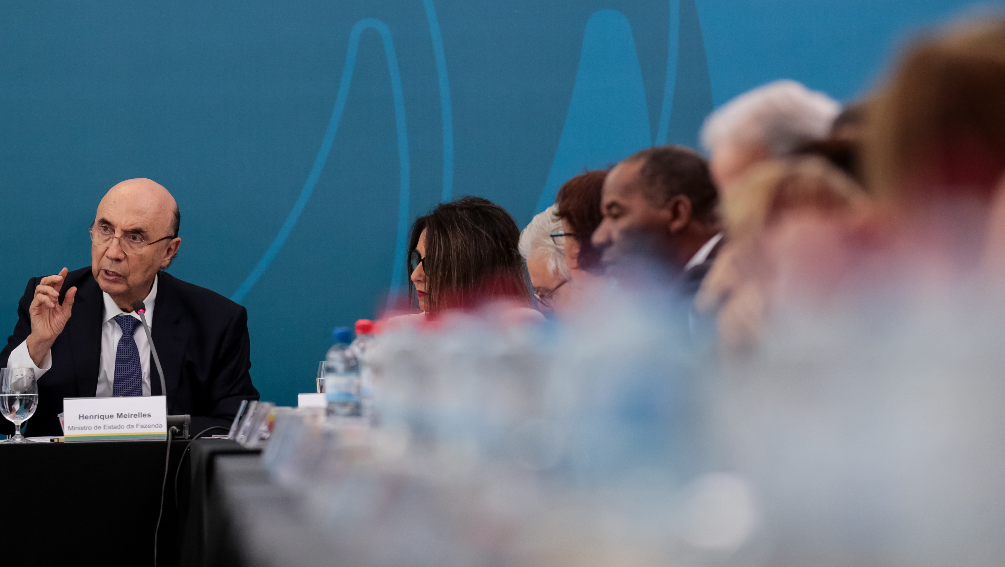 Meirelles: governo pode cortar gastos e aumentar impostos, se for necessário