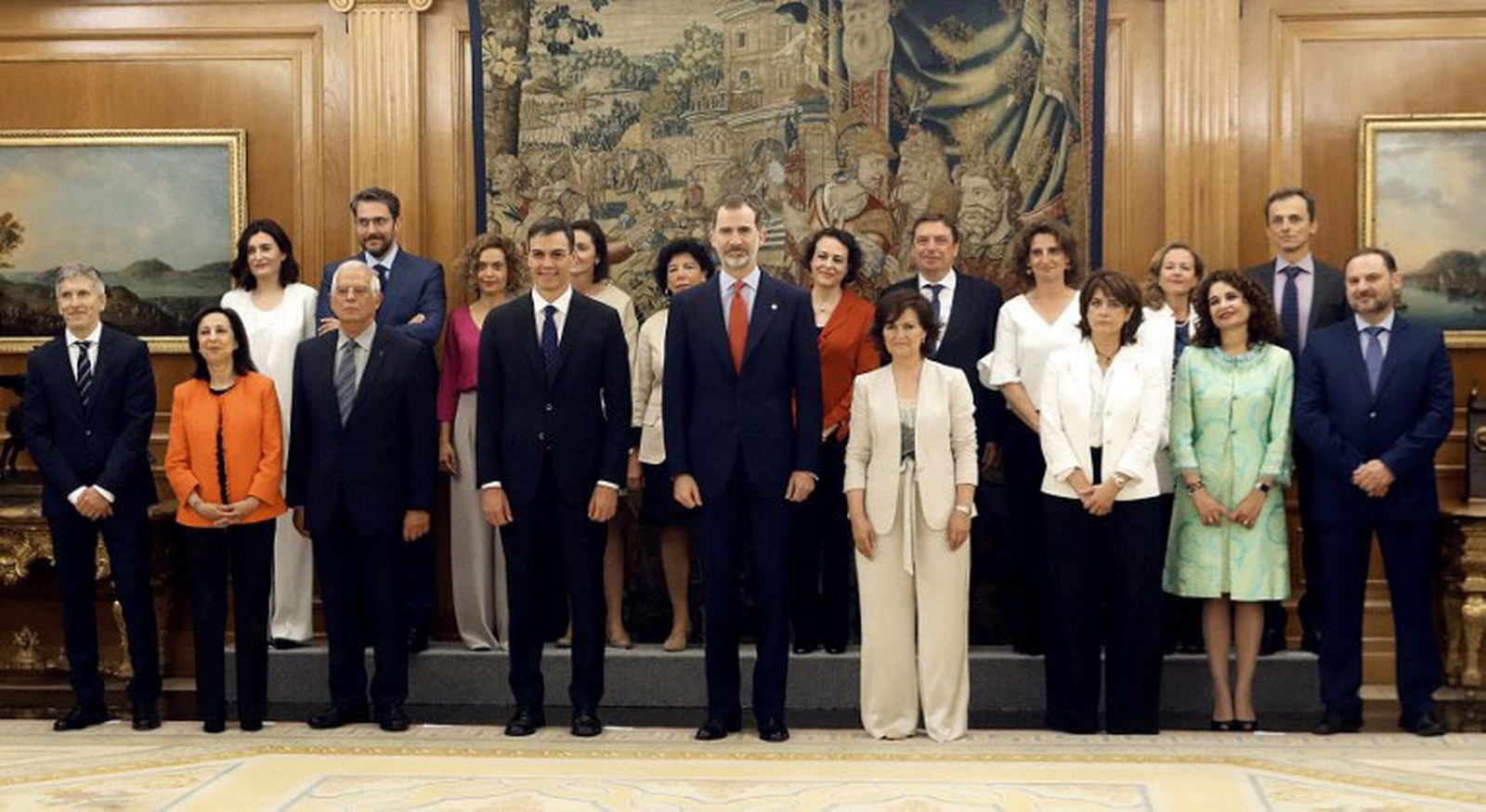 Novo premiê da Espanha nomeia gabinete com maioria de mulheres