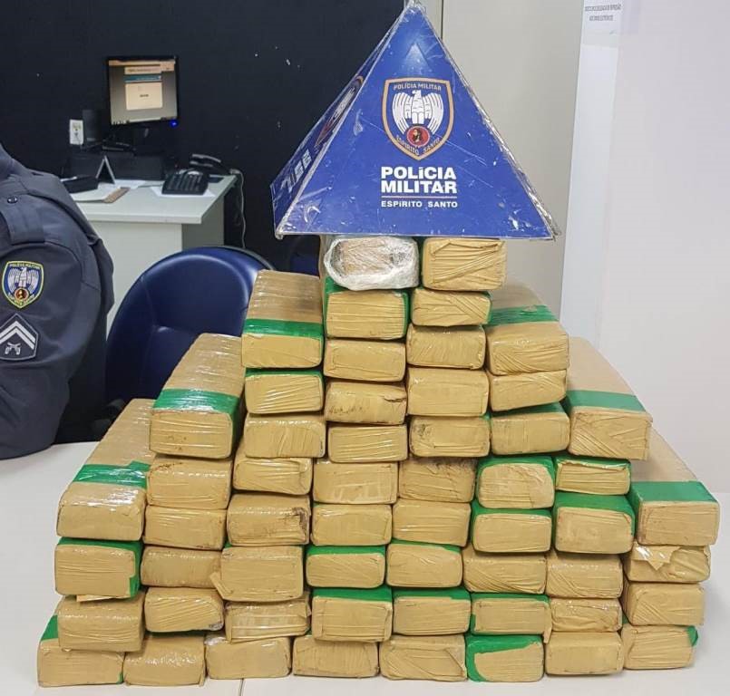 PM apreende 57 tabletes de maconha em São Pedro