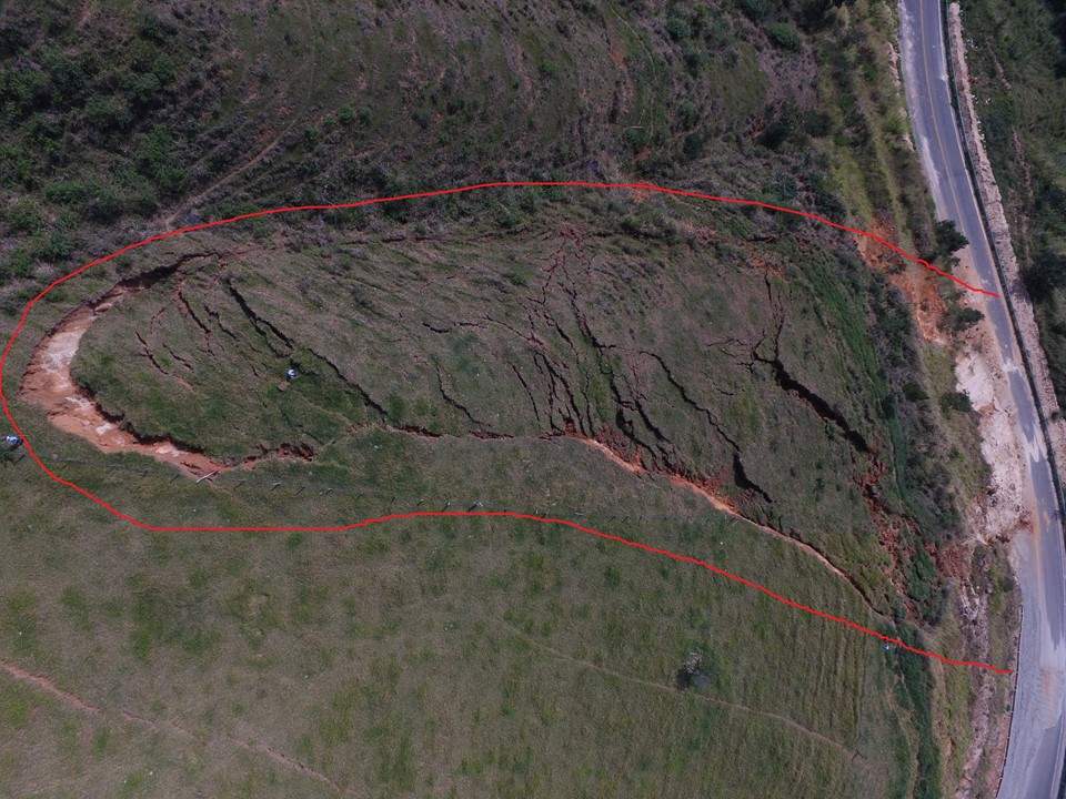 Rodovia do ES continua interditada por risco de deslizamento de encosta