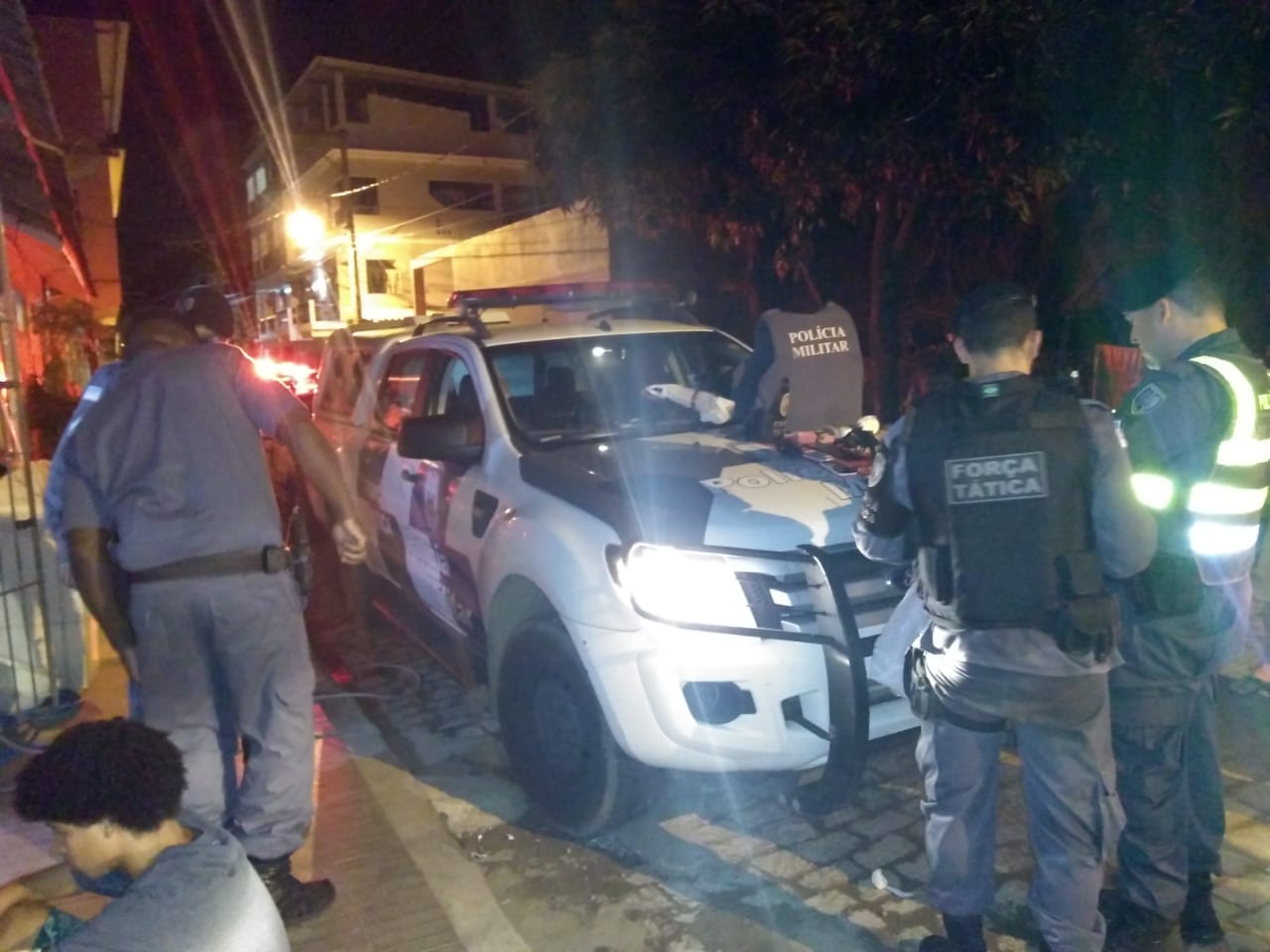 Policia apreende armas e drogas no centro de Iconha