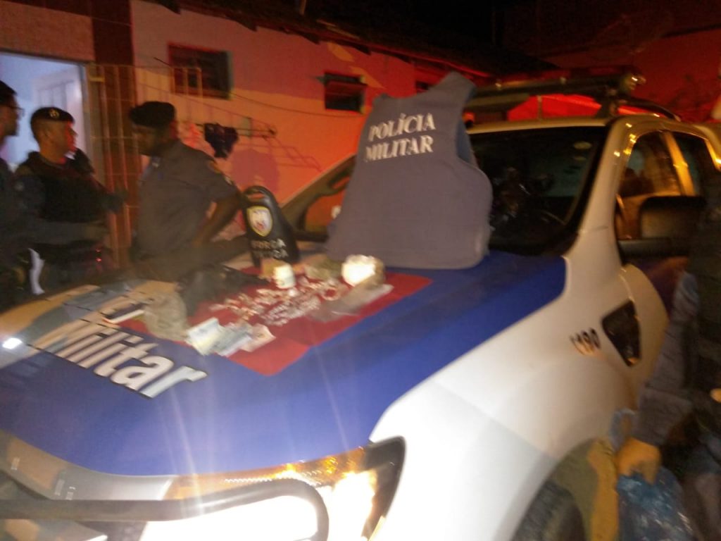 WhatsApp Image 2018 06 05 at 19.12.27 1024x768 - Policia apreende armas e drogas no centro de Iconha